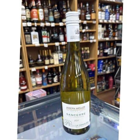 Glass of Sancerre Sauvignon Blanc Joseph Mellot Le Montarlet